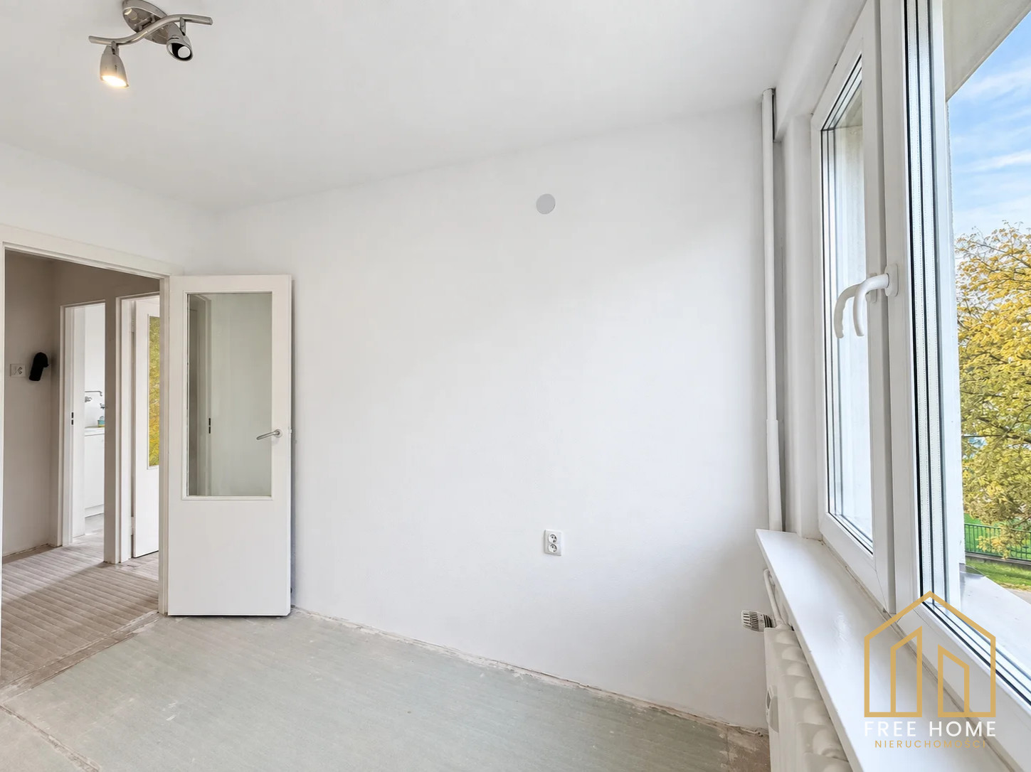 2-pokojowe mieszkanie pierwsze piętro TOP lokalizacja — miniatura 12